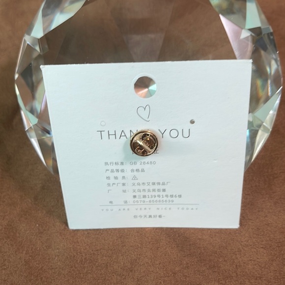 Pinwheel enamel pin - Picture 4 of 4